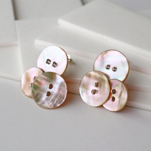 あまこち・レッドアバロン貝ボタンピアス Shell Button Earrins