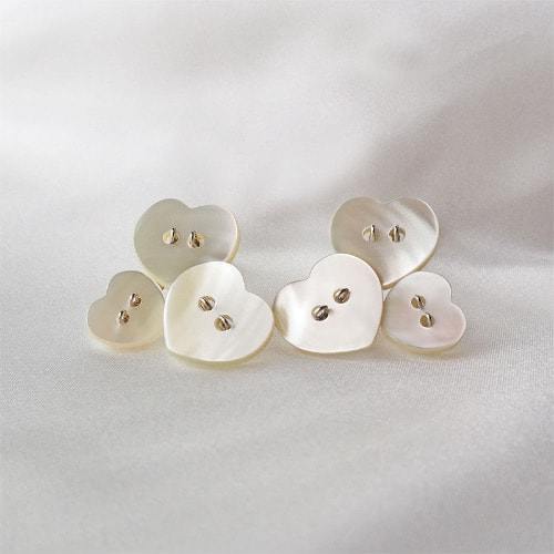 あまこち・ハートの貝ボタンピアス Shell Button Earrins