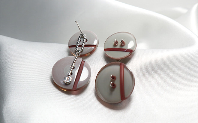 ヴィンテージボタンピアス