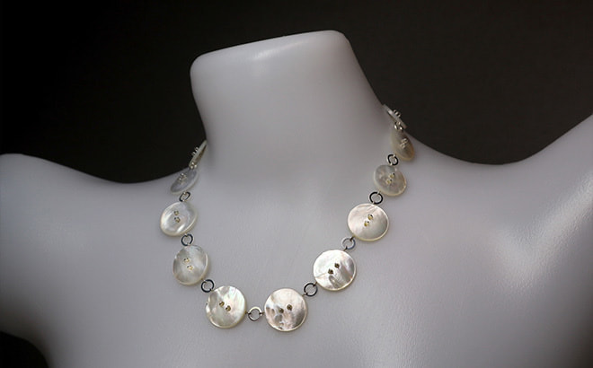 白蝶貝のボタンネックレス・Shell Button Necklace