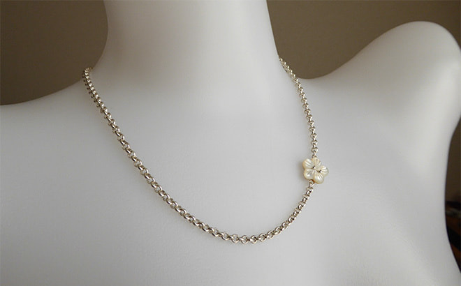 貝ボタンのネックレス Shell Button Necklace