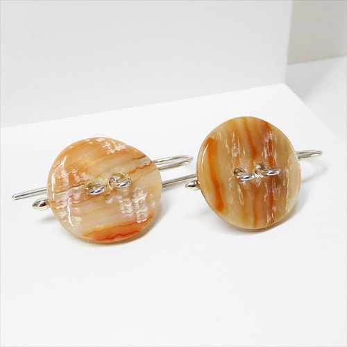 amacochi レッドアバロン貝の貝ボタンのピアス